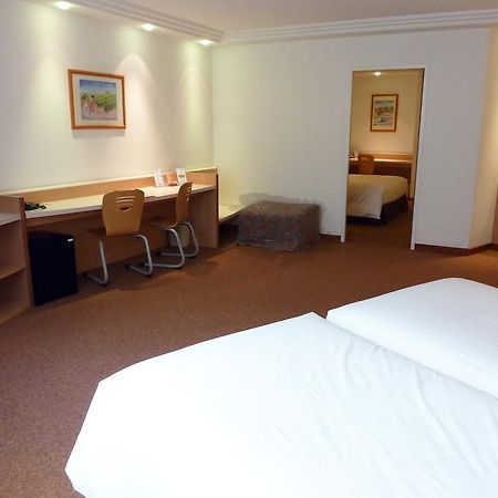Hotel Tropical Les Escaldes ภายนอก รูปภาพ