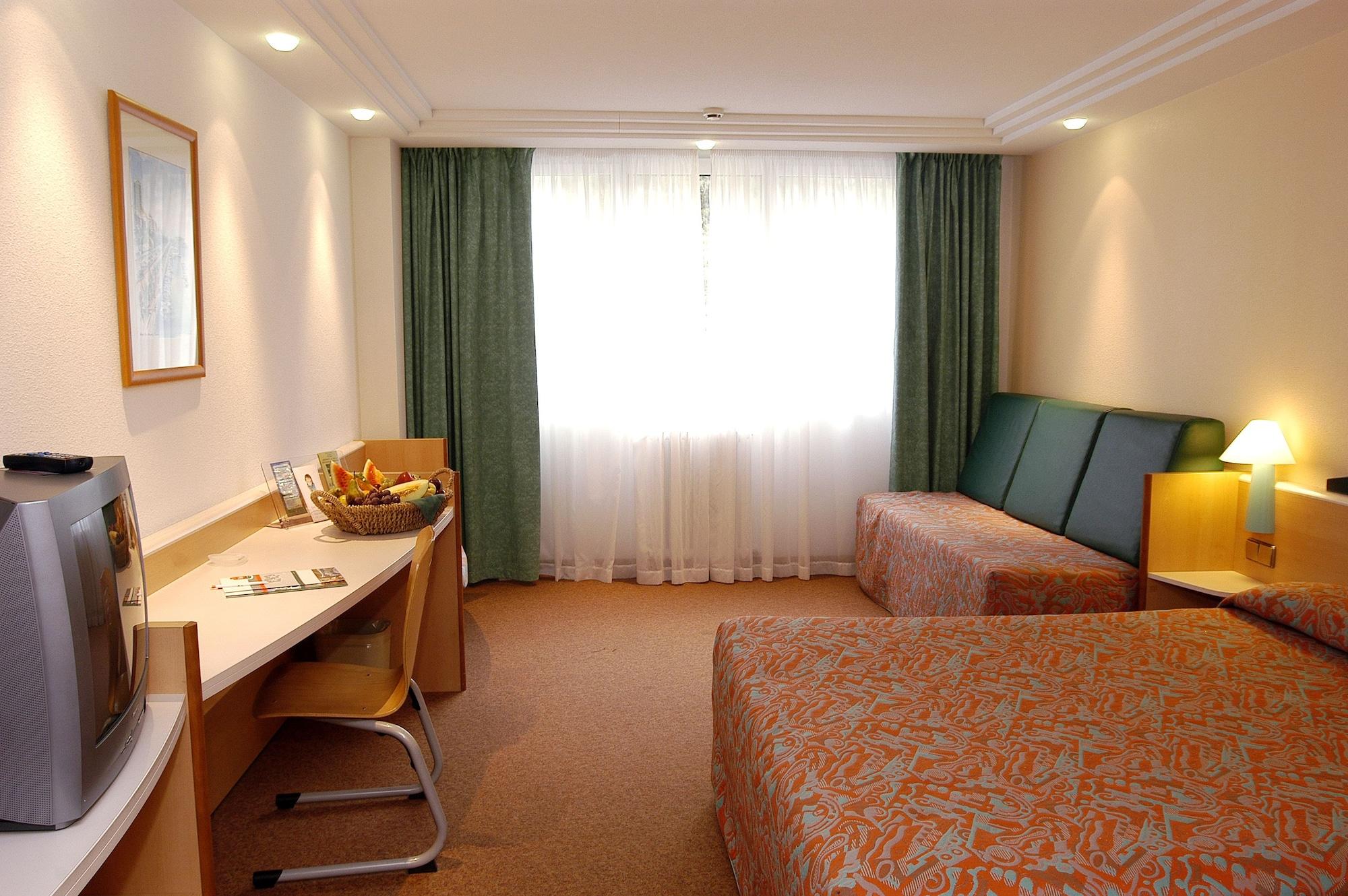 Hotel Tropical Les Escaldes ภายนอก รูปภาพ