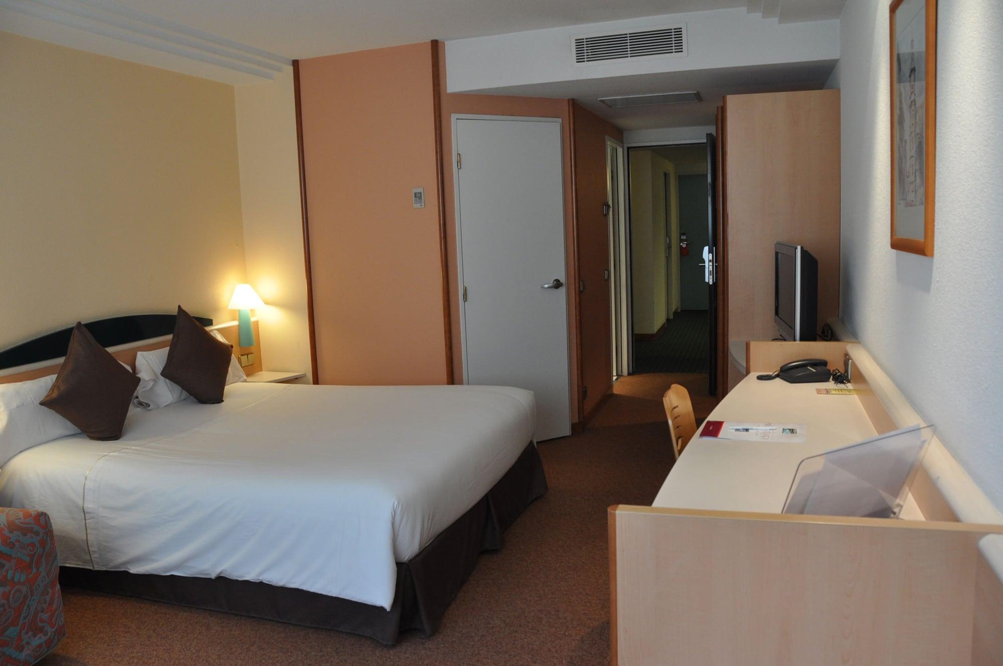 Hotel Tropical Les Escaldes ภายนอก รูปภาพ