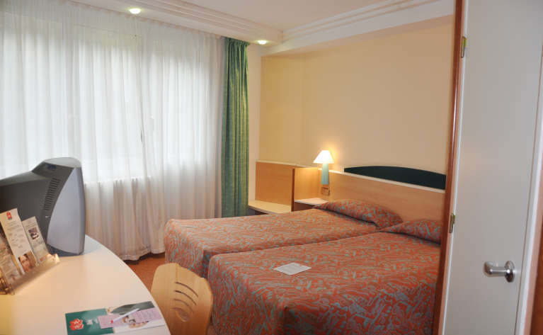 Hotel Tropical Les Escaldes ภายนอก รูปภาพ