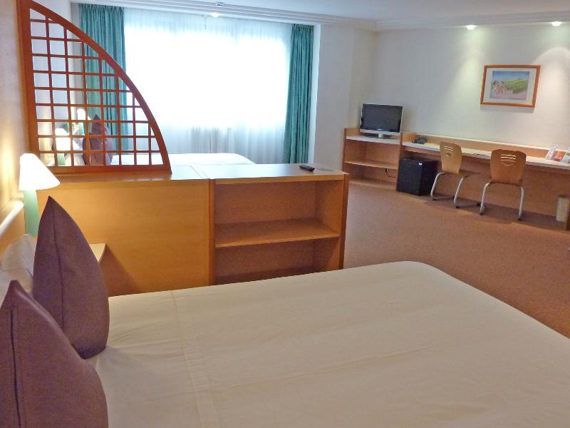 Hotel Tropical Les Escaldes ภายนอก รูปภาพ