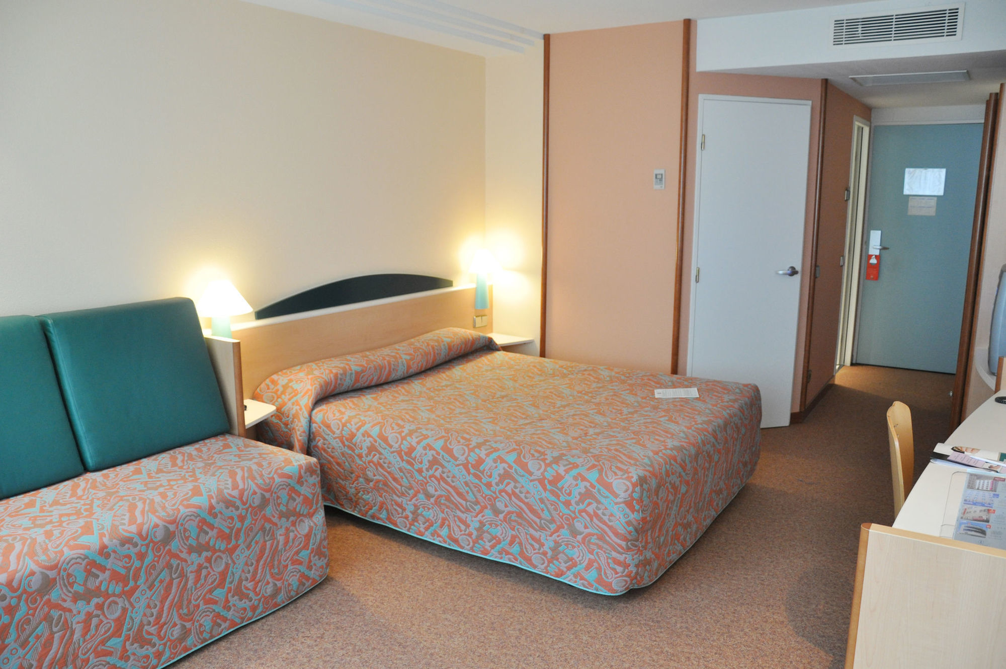 Hotel Tropical Les Escaldes ภายนอก รูปภาพ