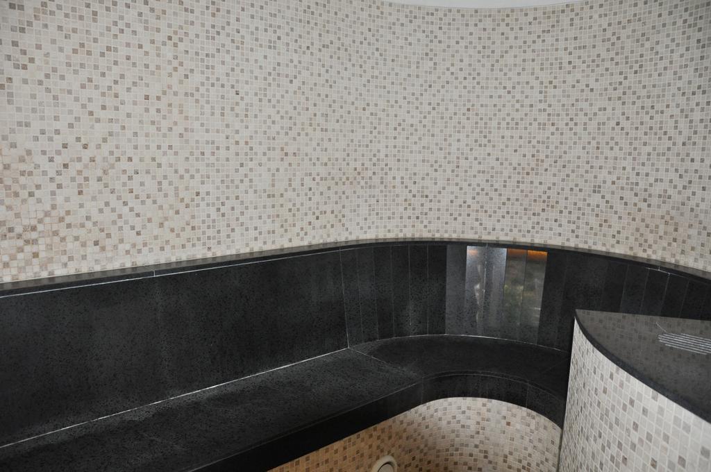 Hotel Tropical Les Escaldes ภายนอก รูปภาพ