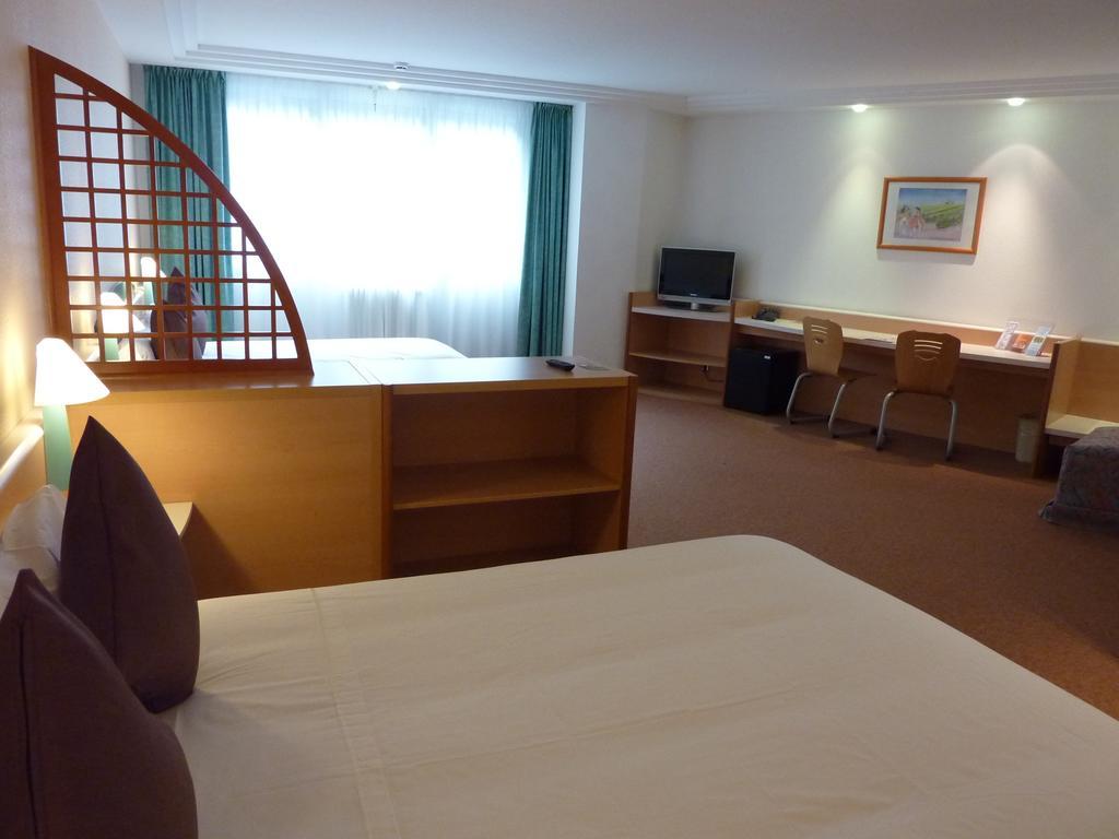 Hotel Tropical Les Escaldes ภายนอก รูปภาพ