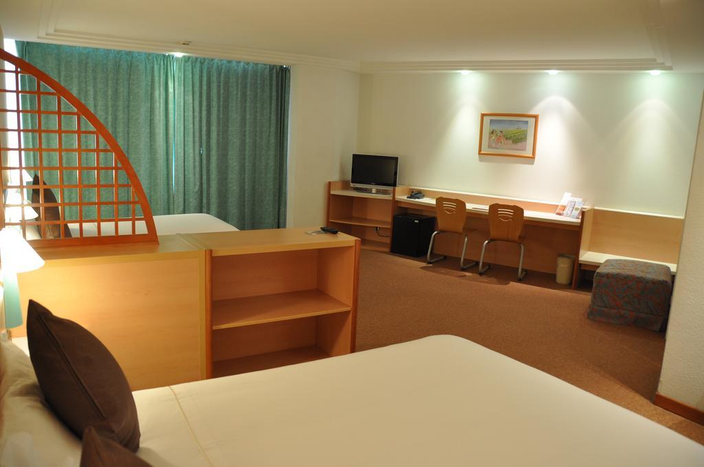 Hotel Tropical Les Escaldes ภายนอก รูปภาพ