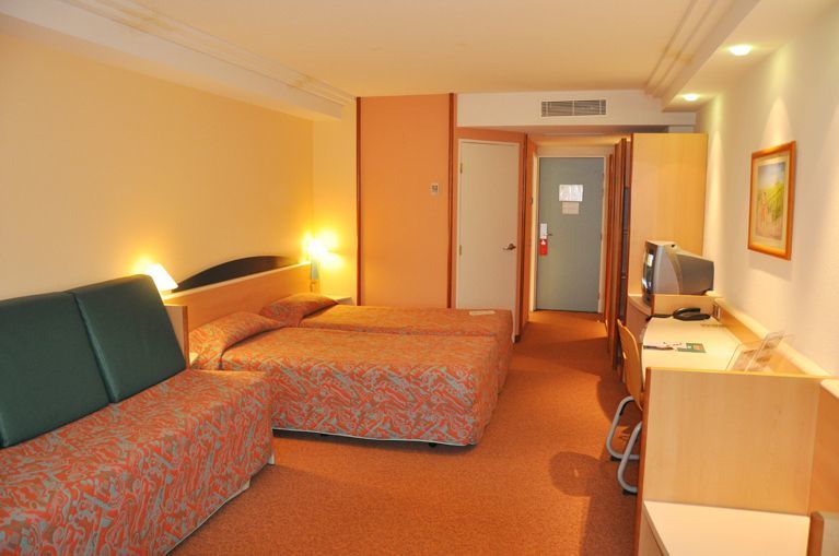 Hotel Tropical Les Escaldes ภายนอก รูปภาพ