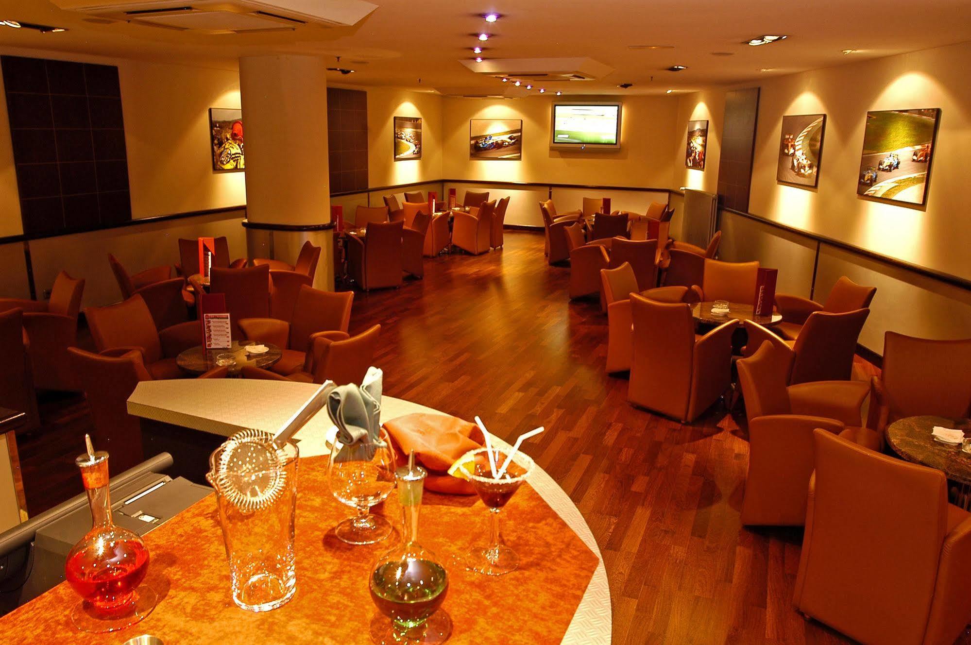 Hotel Tropical Les Escaldes ภายนอก รูปภาพ