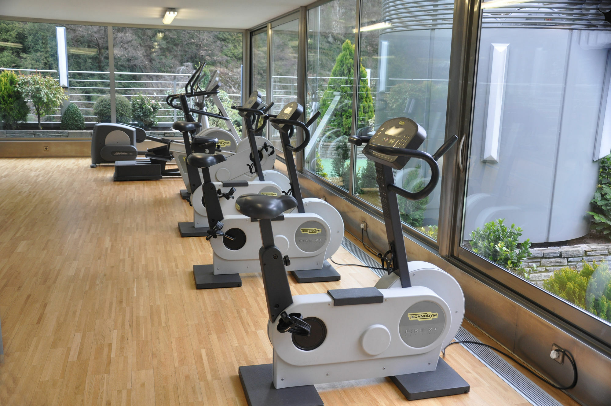 Hotel Tropical Les Escaldes ภายนอก รูปภาพ
